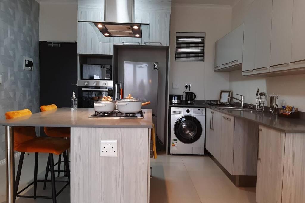 Mikeys Place On New: 2Bed2Bath No.1 With Free Wifinetflix Midrand Exteriér fotografie