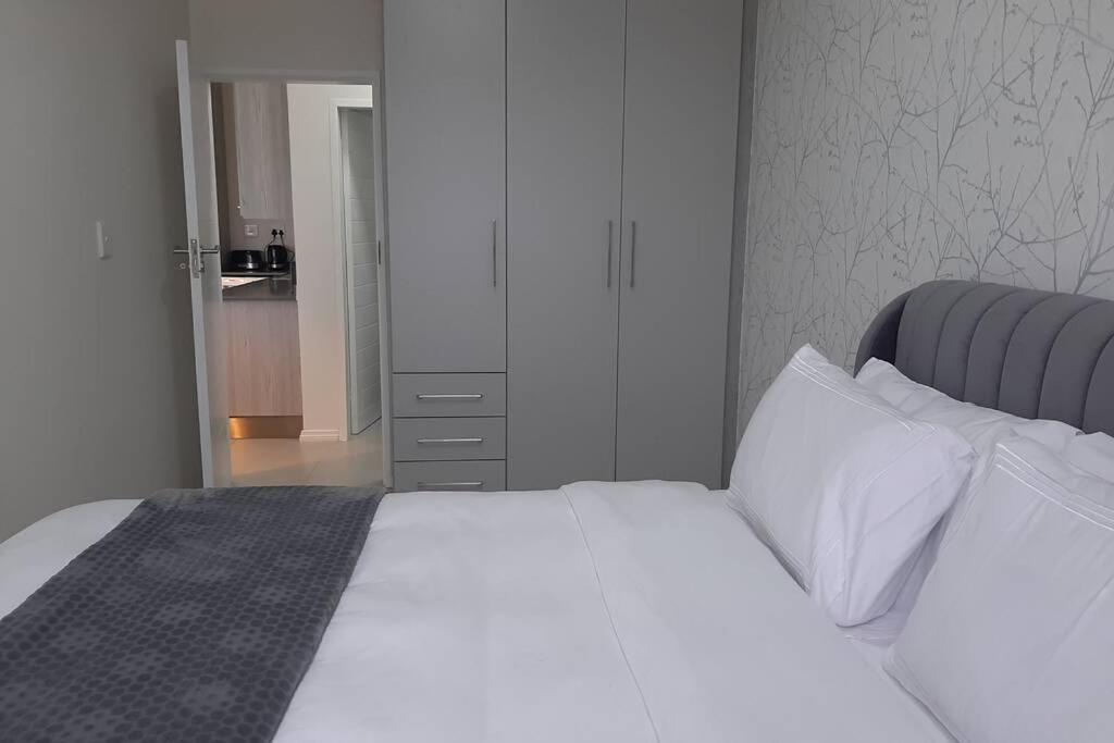 Mikeys Place On New: 2Bed2Bath No.1 With Free Wifinetflix Midrand Exteriér fotografie